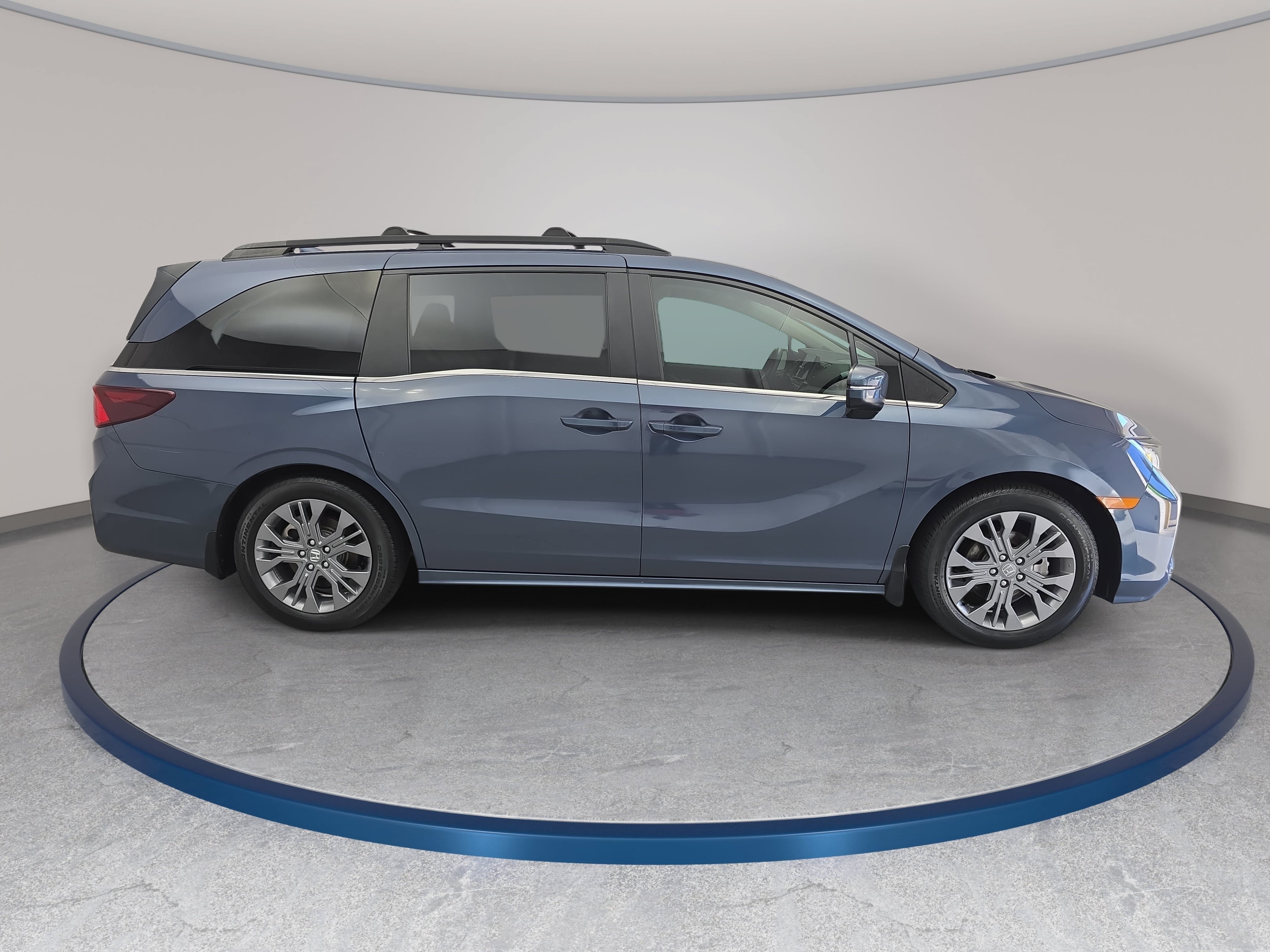 Certified 2025 Honda Odyssey Touring image 4