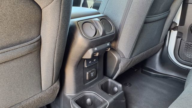 Used 2025 Jeep Wrangler Sahara image 22