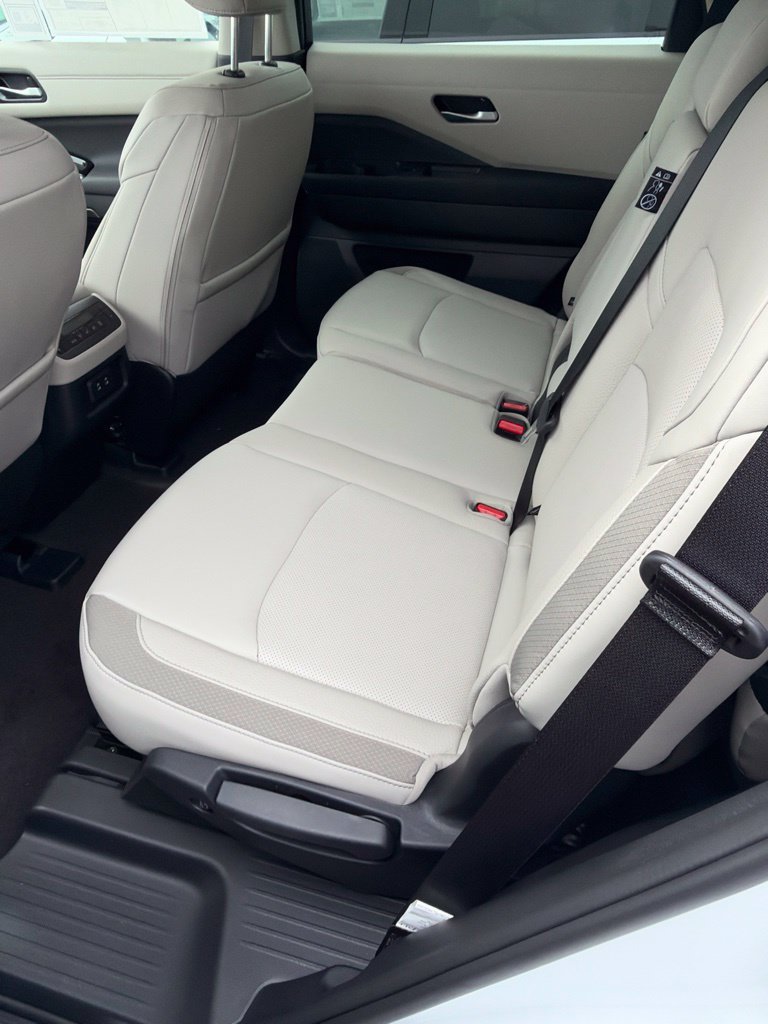 New 2026 Nissan Pathfinder SL FWD image 12