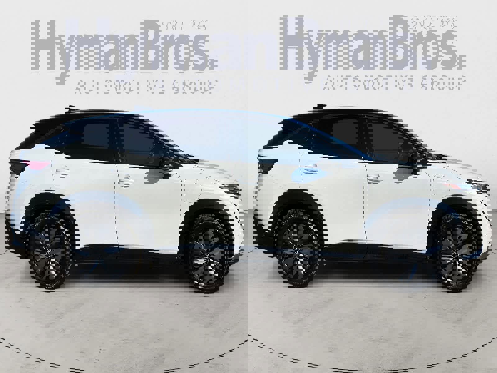 Certified 2025 Nissan Ariya Platinum image 2