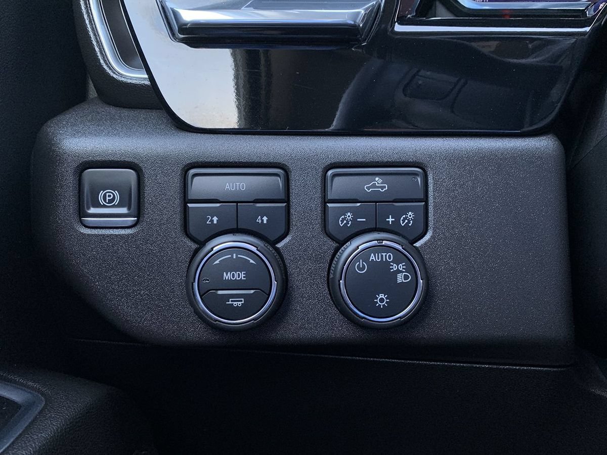 Used 2025 Chevrolet Silverado 1500 LT AWD/4WD image 13