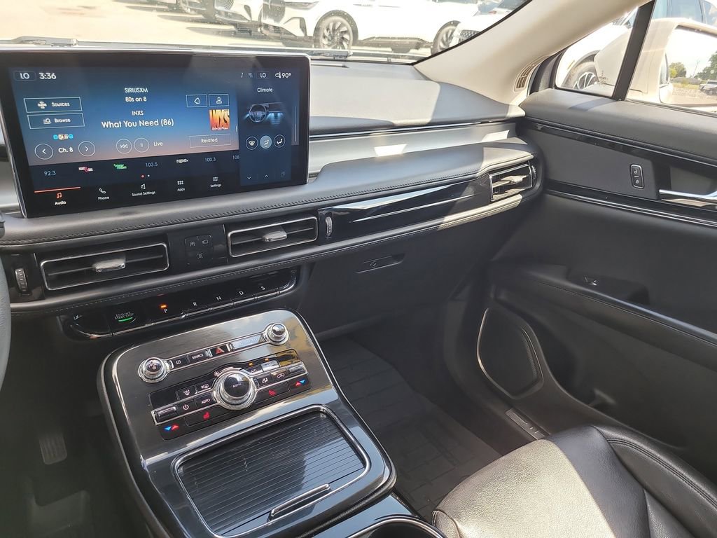 Used 2023 Lincoln Nautilus AWD image 18