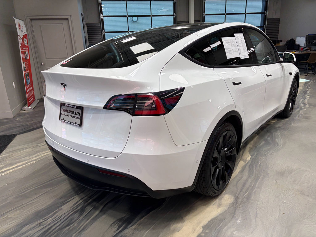 Used 2021 Tesla Model Y Long Range AWD/4WD image 32