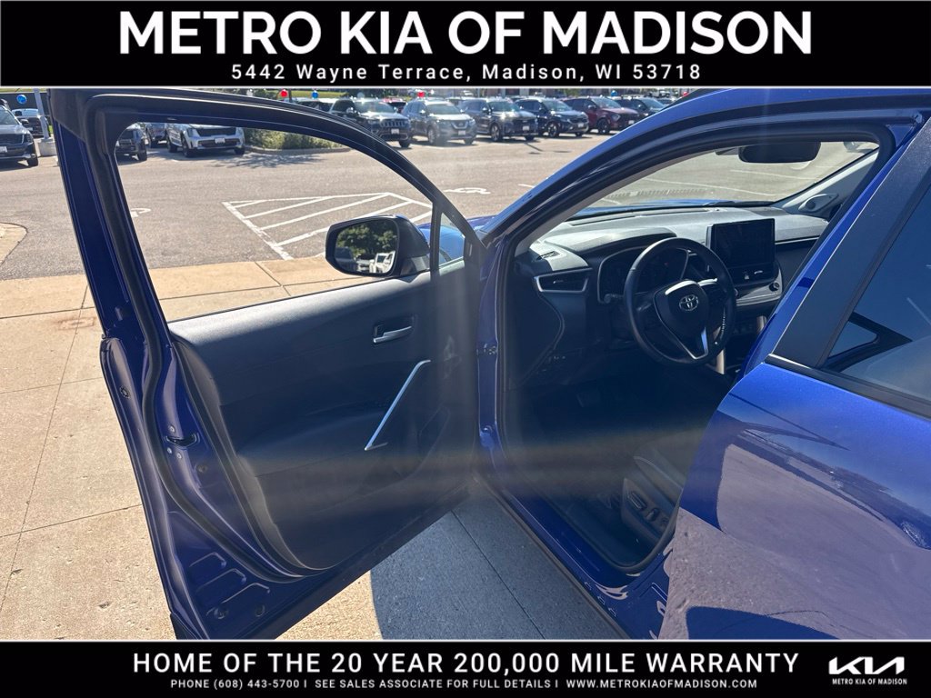 Used 2023 Toyota Corolla Cross XLE w/ Convenience Package AWD/4WD image 11