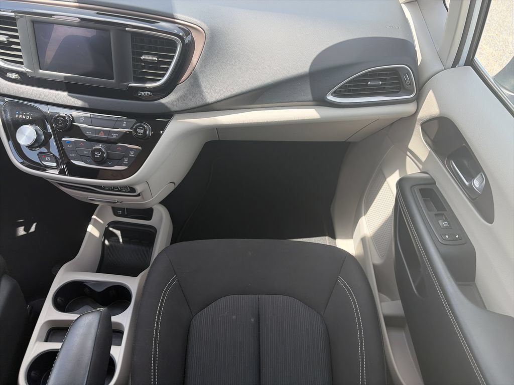 Used 2023 Chrysler Voyager LX FWD image 20