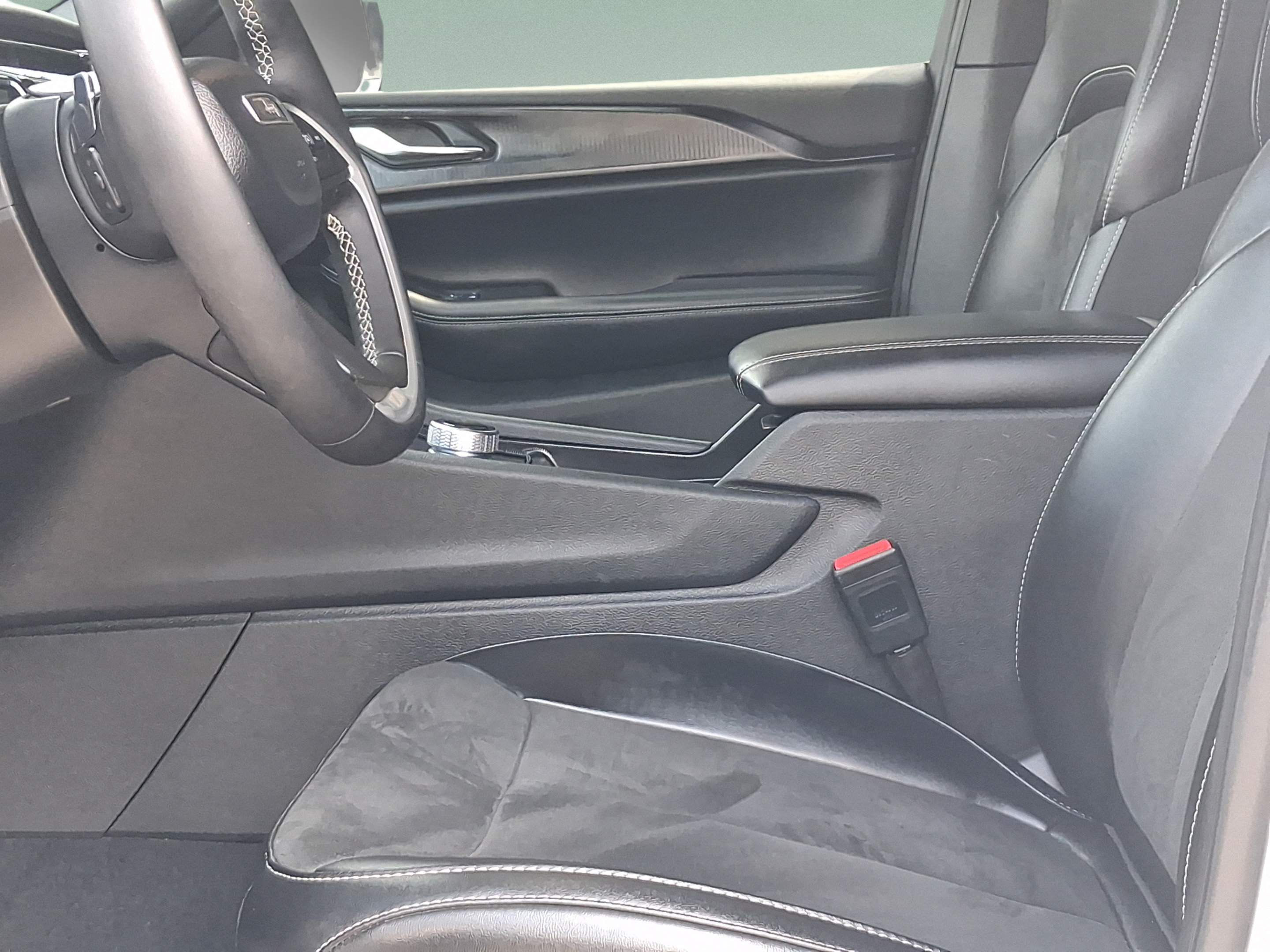 Used 2024 Jeep Grand Cherokee L Altitude RWD image 10