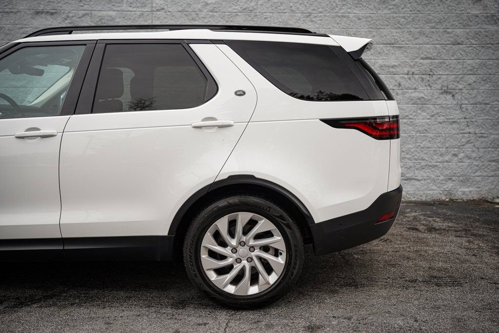 Used 2023 Land Rover Discovery S image 11