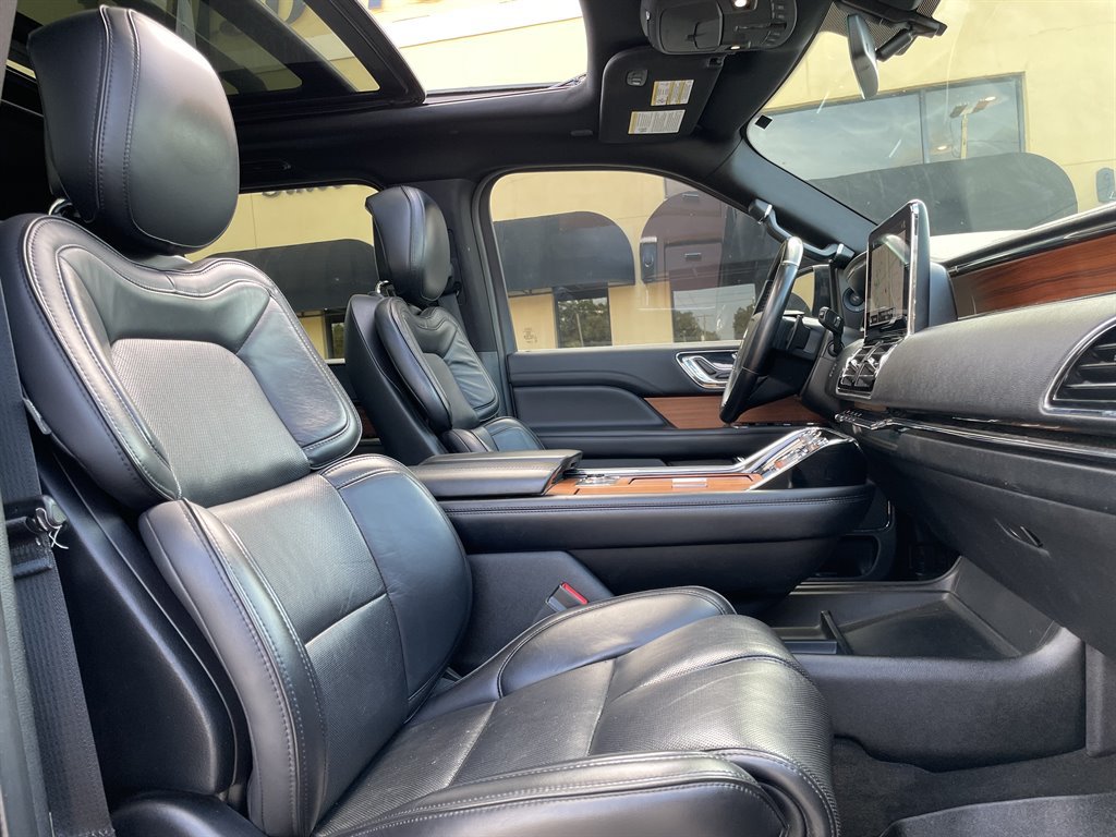 Used 2019 Lincoln Navigator L Select AWD/4WD image 24