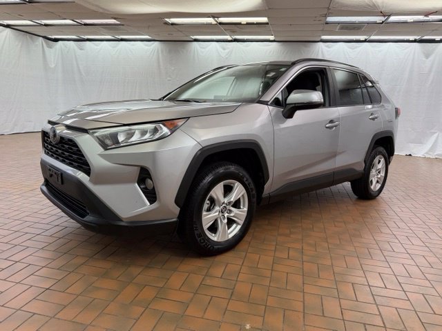Used 2019 Toyota RAV4 XLE FWD image 3