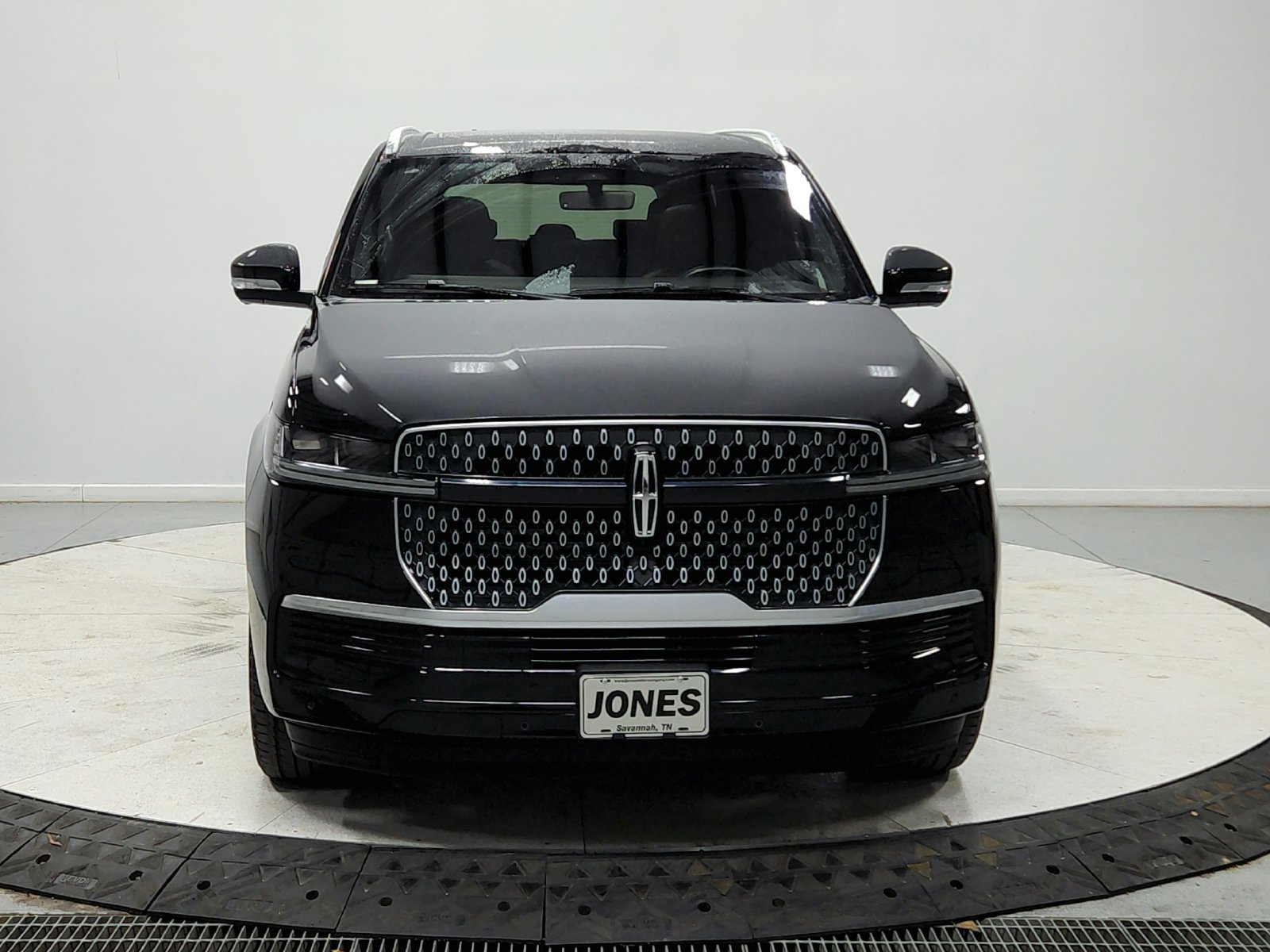 Used 2025 Lincoln Navigator Reserve AWD/4WD image 3