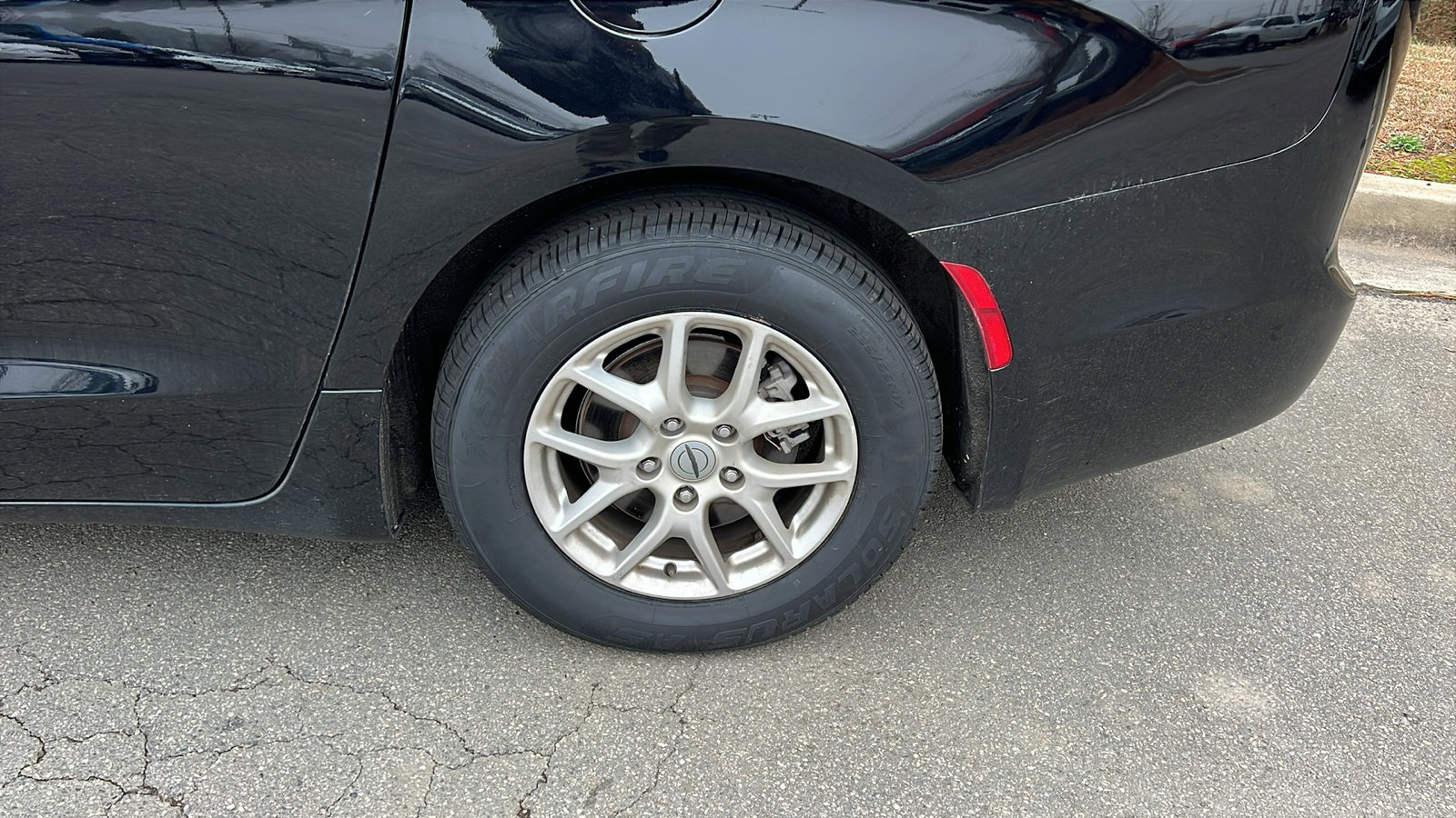 Used 2024 Chrysler Pacifica Touring-L image 12