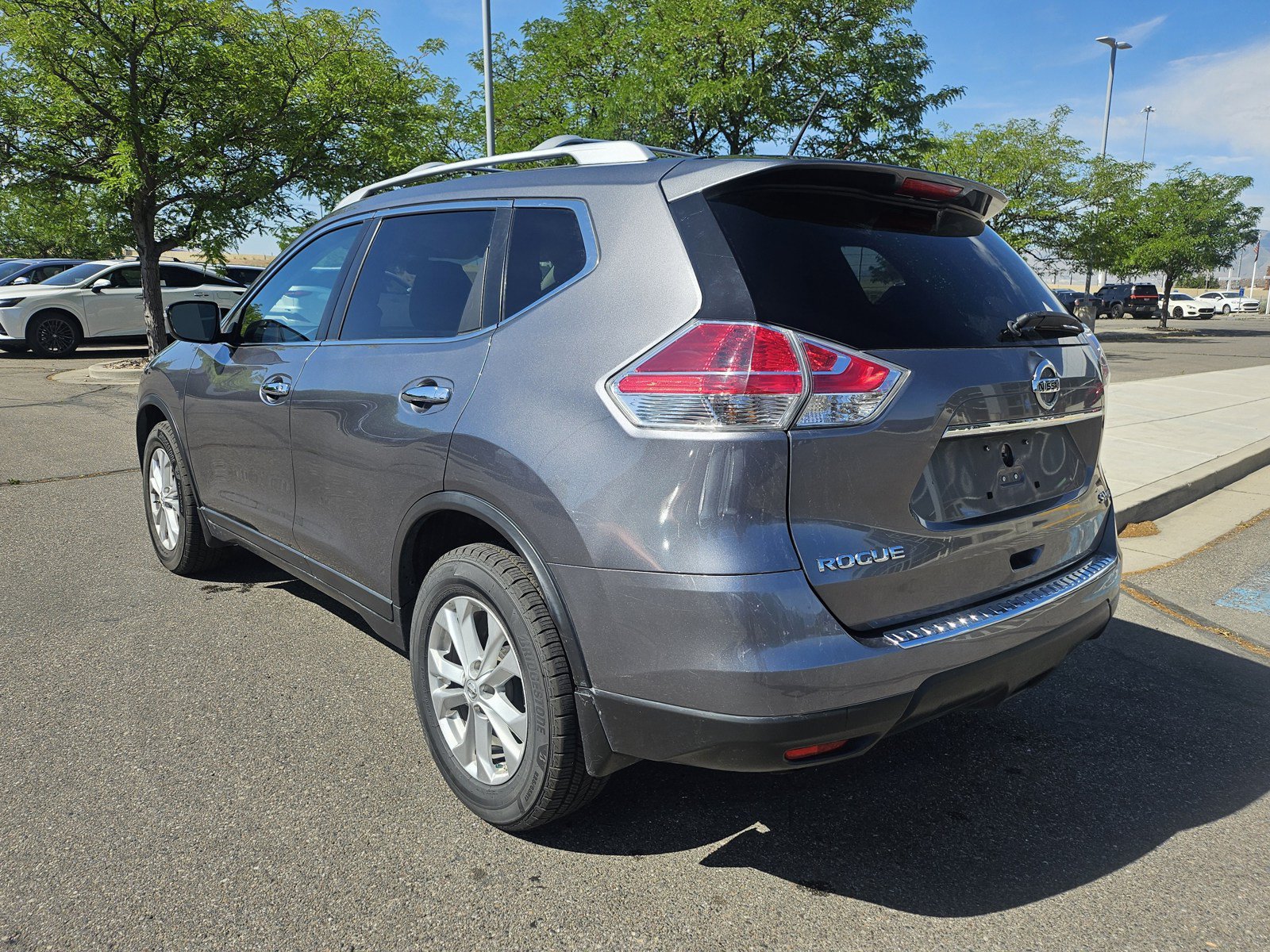 Used 2016 Nissan Rogue SV AWD/4WD image 8