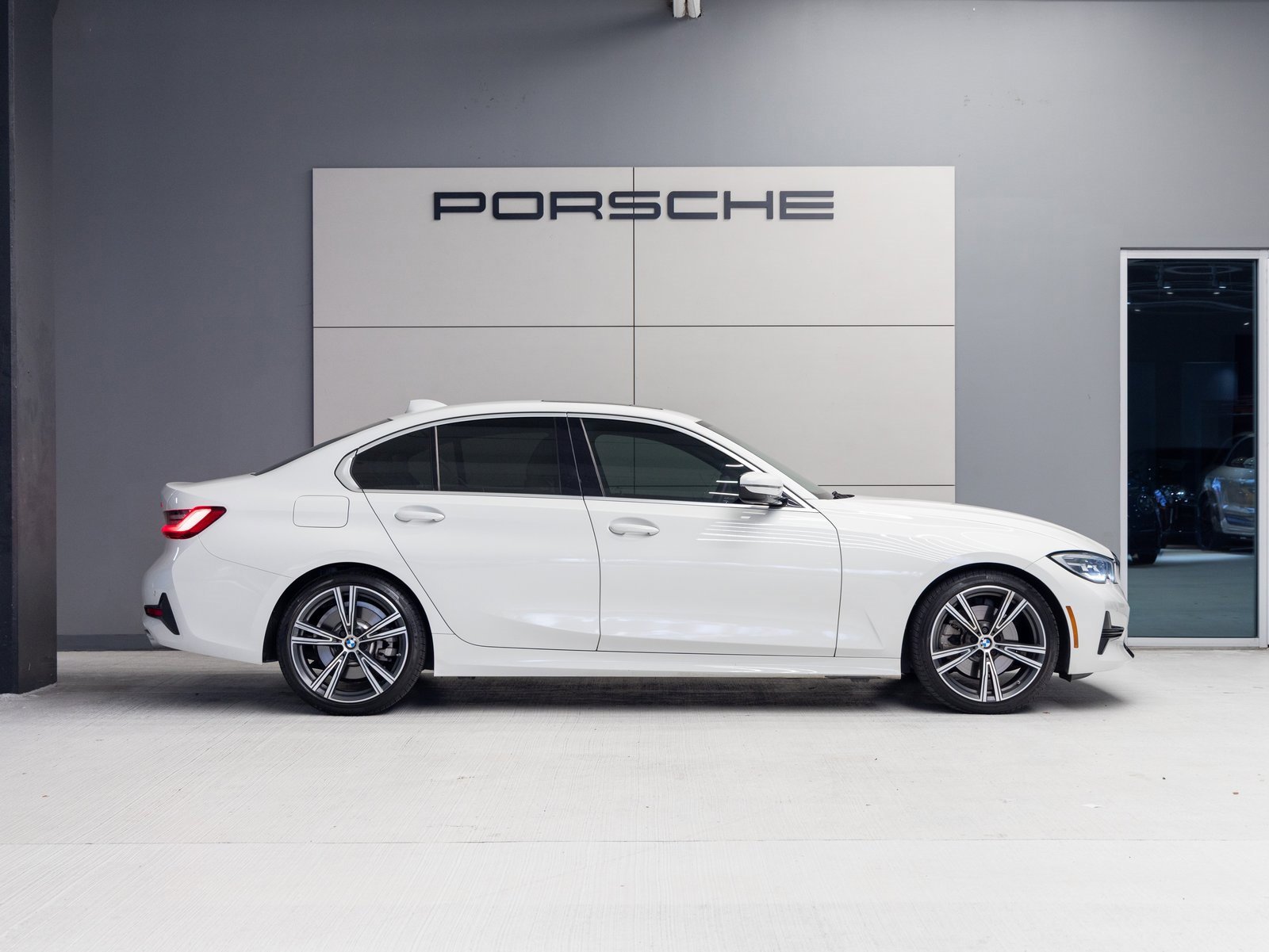 Used 2022 BMW 330i Sedan w/ Premium Package image 8