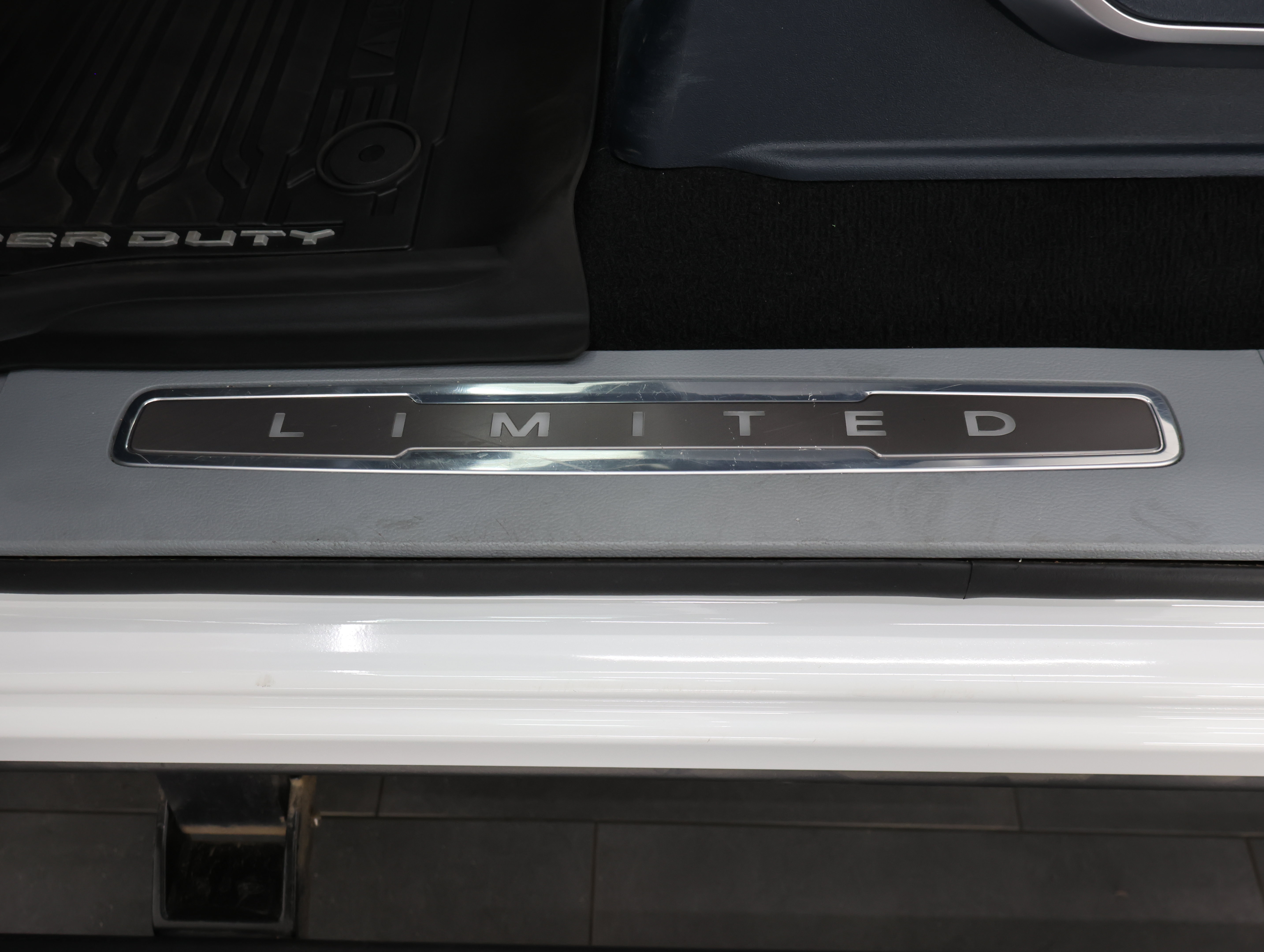 Used 2024 Ford F350 Limited w/ FX4 Off-Road Package AWD/4WD image 51