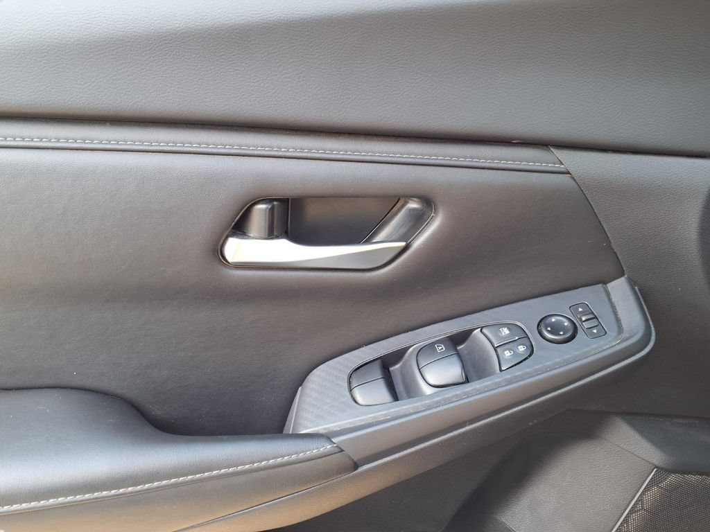 Used 2025 Nissan Sentra SV FWD image 21