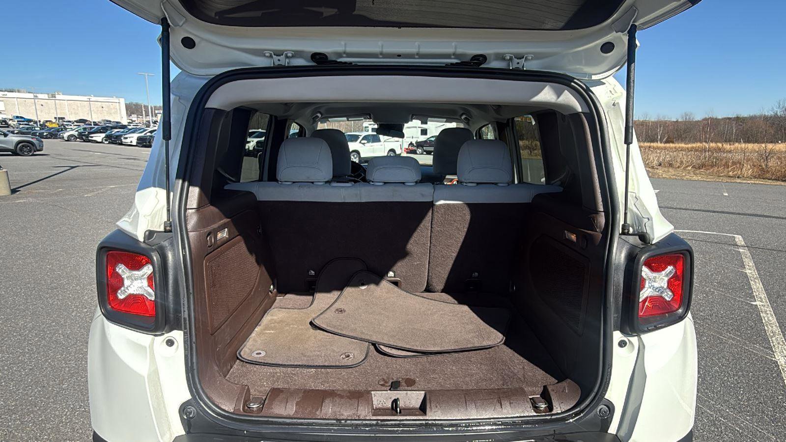 Used 2015 Jeep Renegade Latitude w/ Cold Weather Group image 22