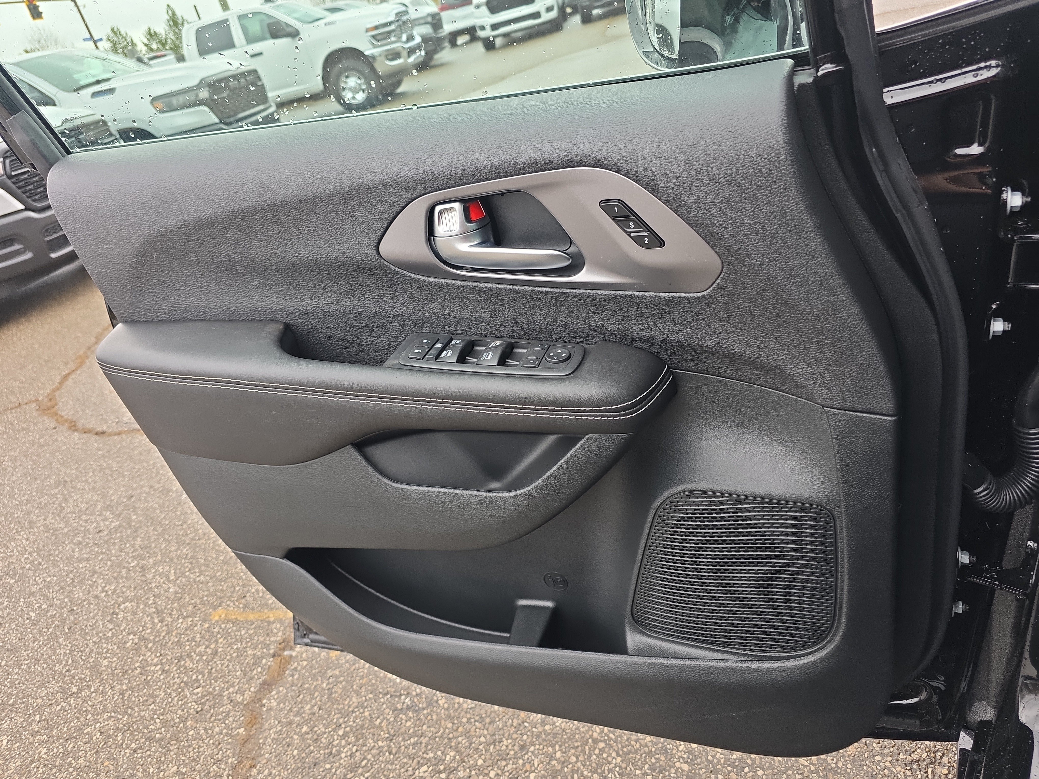 New 2026 Chrysler Pacifica Select AWD/4WD image 13