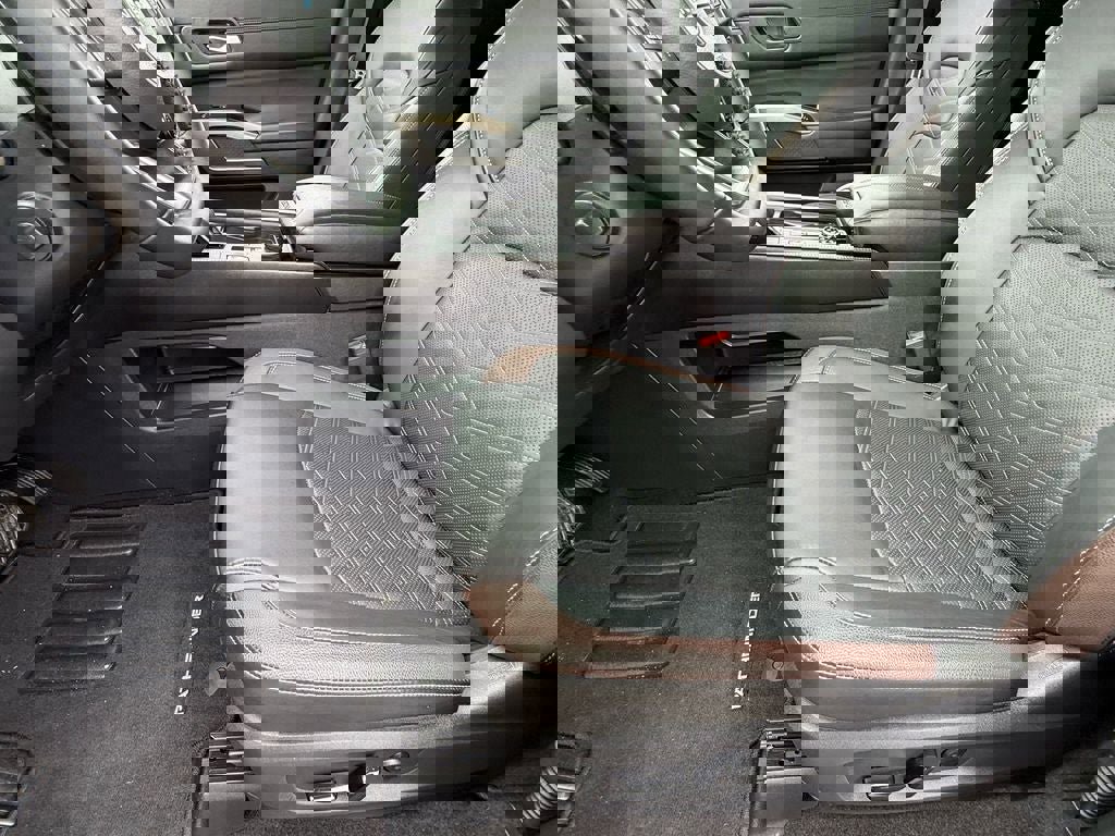 Used 2025 Nissan Pathfinder Platinum image 12