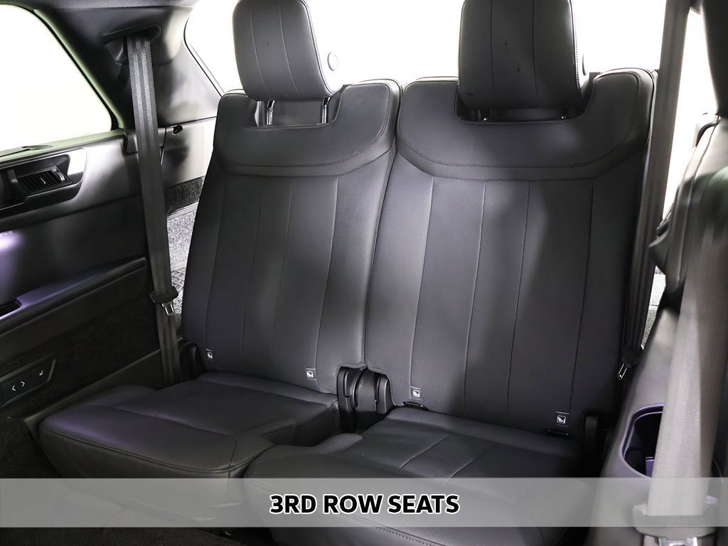 Used 2023 Land Rover Range Rover Long Wheelbase SE image 12