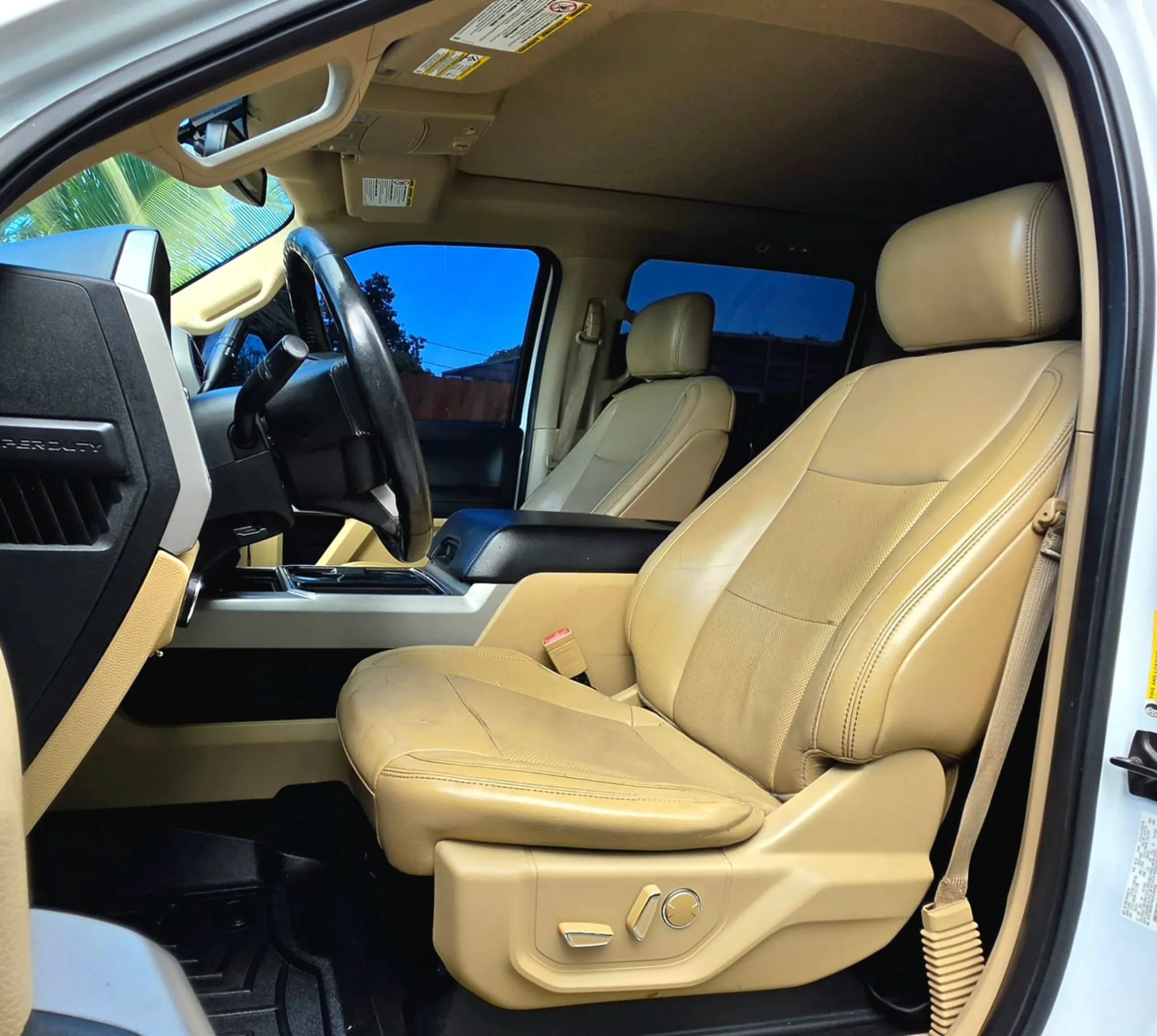 Used 2019 Ford F250 Lariat w/ Lariat Value Package AWD/4WD image 4