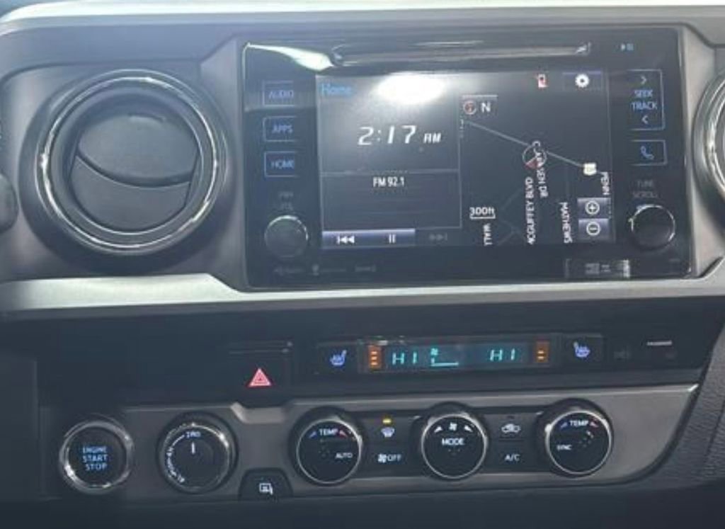 Used 2017 Toyota Tacoma TRD Off-Road w/ Premium & Technology Package AWD/4WD image 8