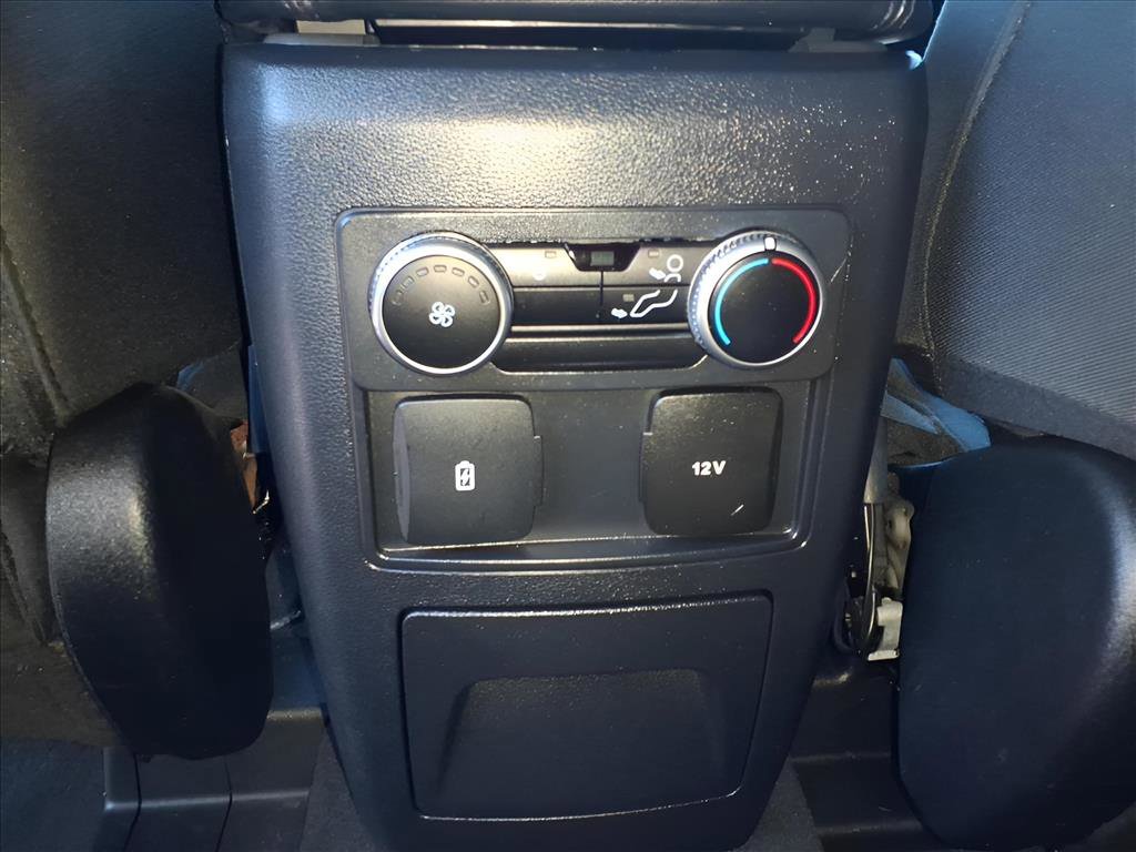 Used 2022 Ford Explorer XLT image 11