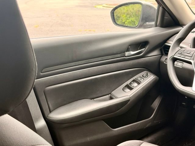 Used 2024 Nissan Altima 2.5 SV FWD image 21