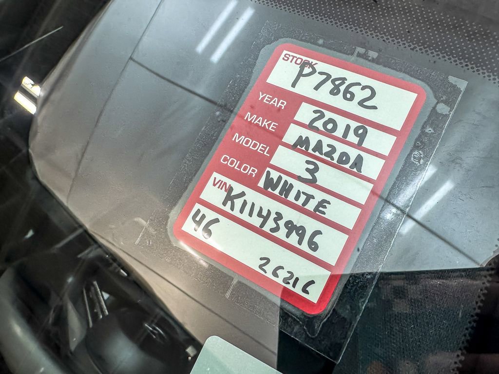 Used 2019 MAZDA MAZDA3 Hatchback w/ Premium Package FWD image 28