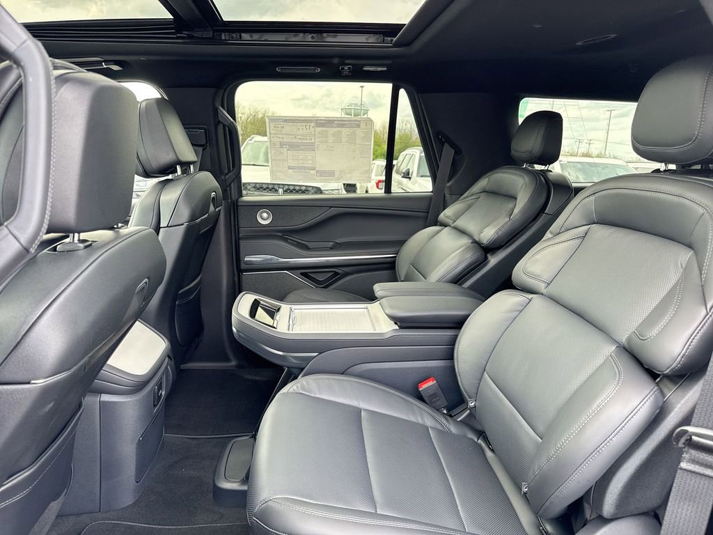 New 2026 Lincoln Navigator Reserve w/ Jet Appearance Package AWD/4WD image 24