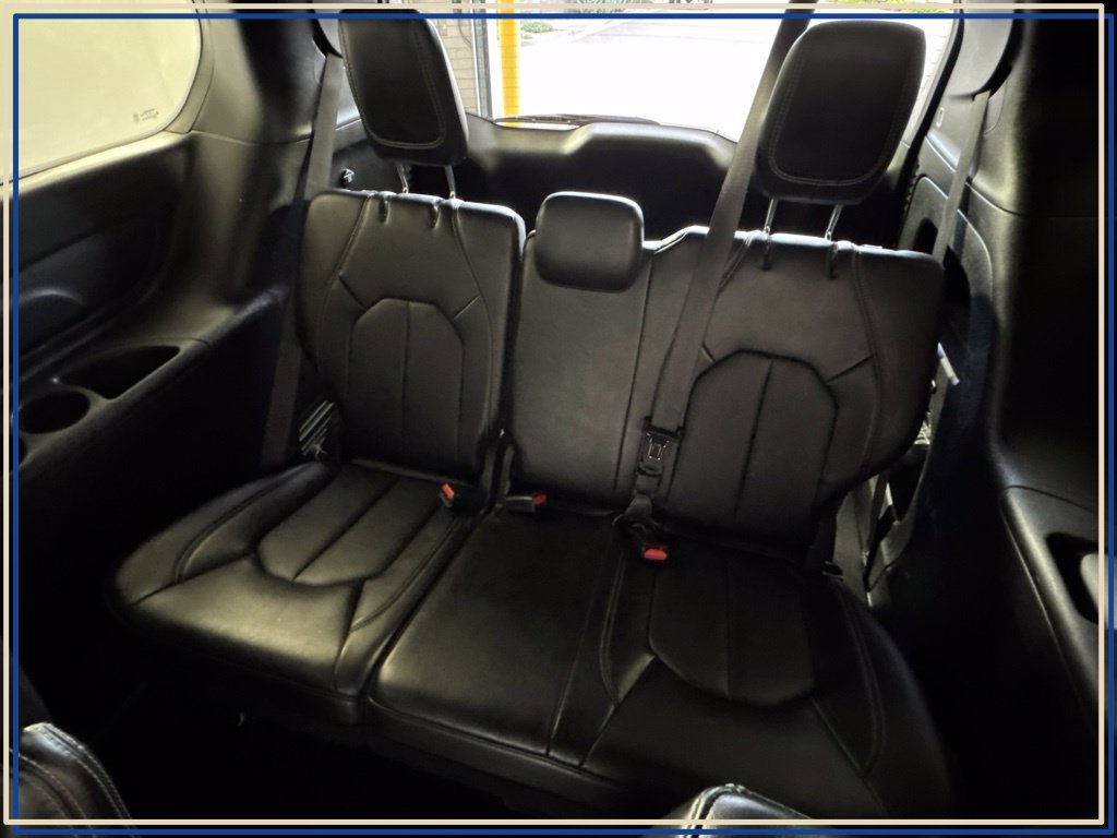 Certified 2025 Chrysler Pacifica Select FWD image 32