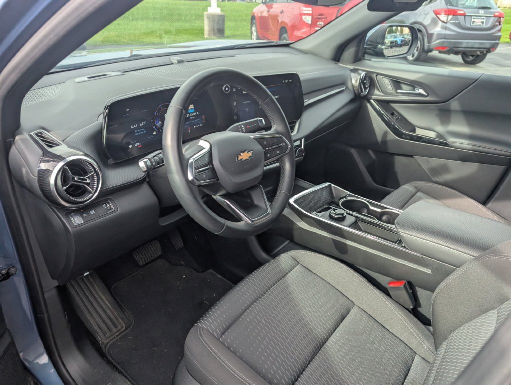 Used 2026 Chevrolet Equinox LT w/ Safety and Technology Package FWD image 12