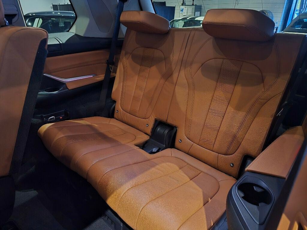 Used 2021 BMW X7 xDrive40i w/ Premium Package AWD/4WD image 24