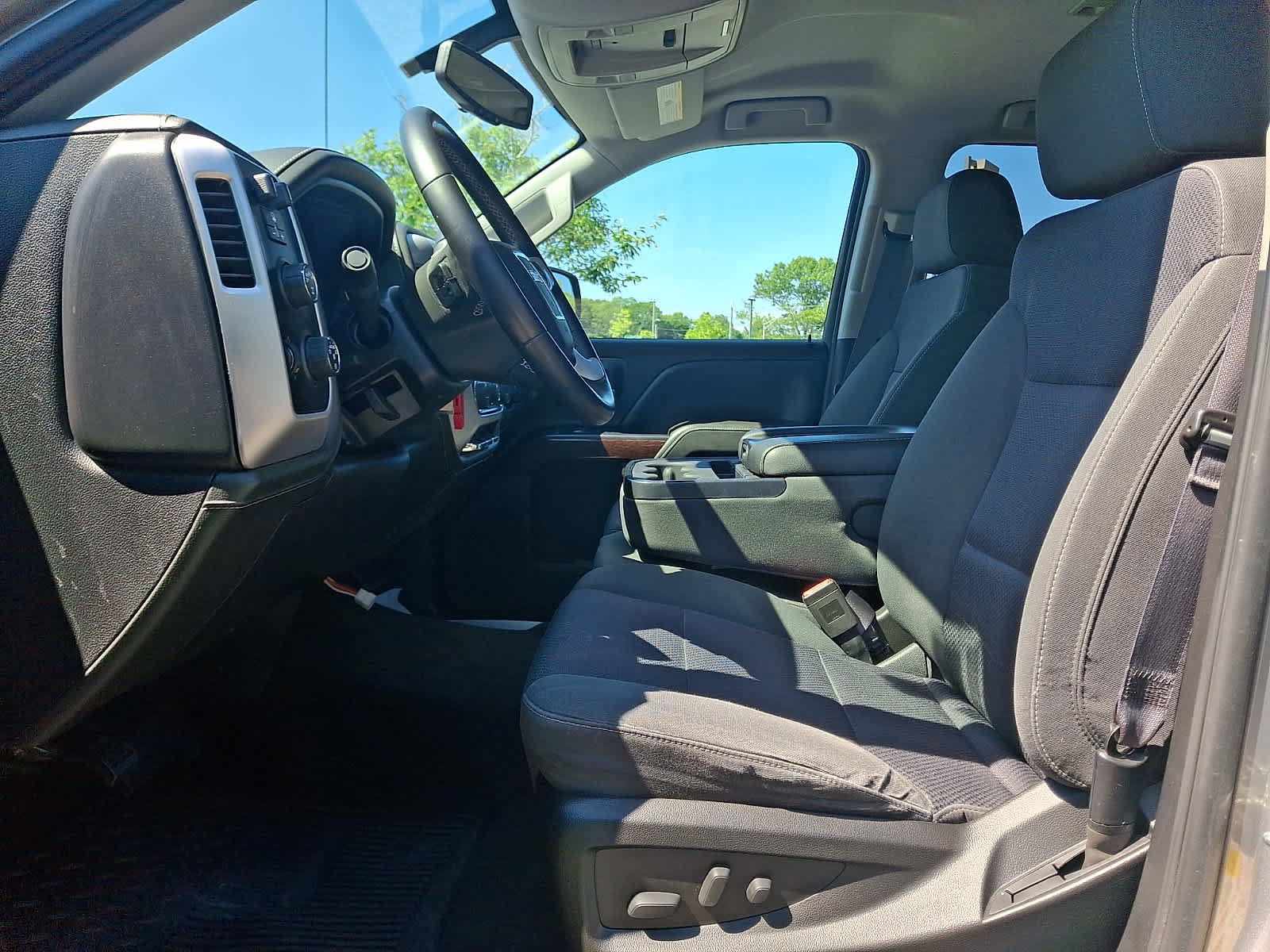 Used 2017 GMC Sierra 1500 SLE w/ SLE Value Package AWD/4WD image 17