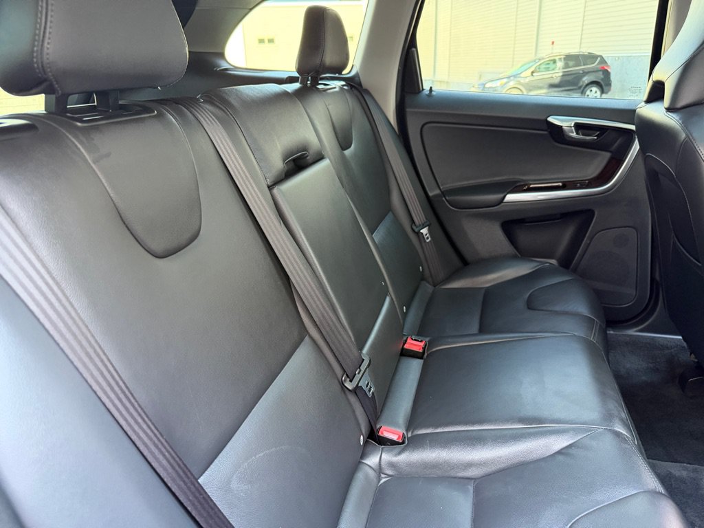 Used 2015 Volvo XC60 T6 Premier Plus AWD/4WD image 23