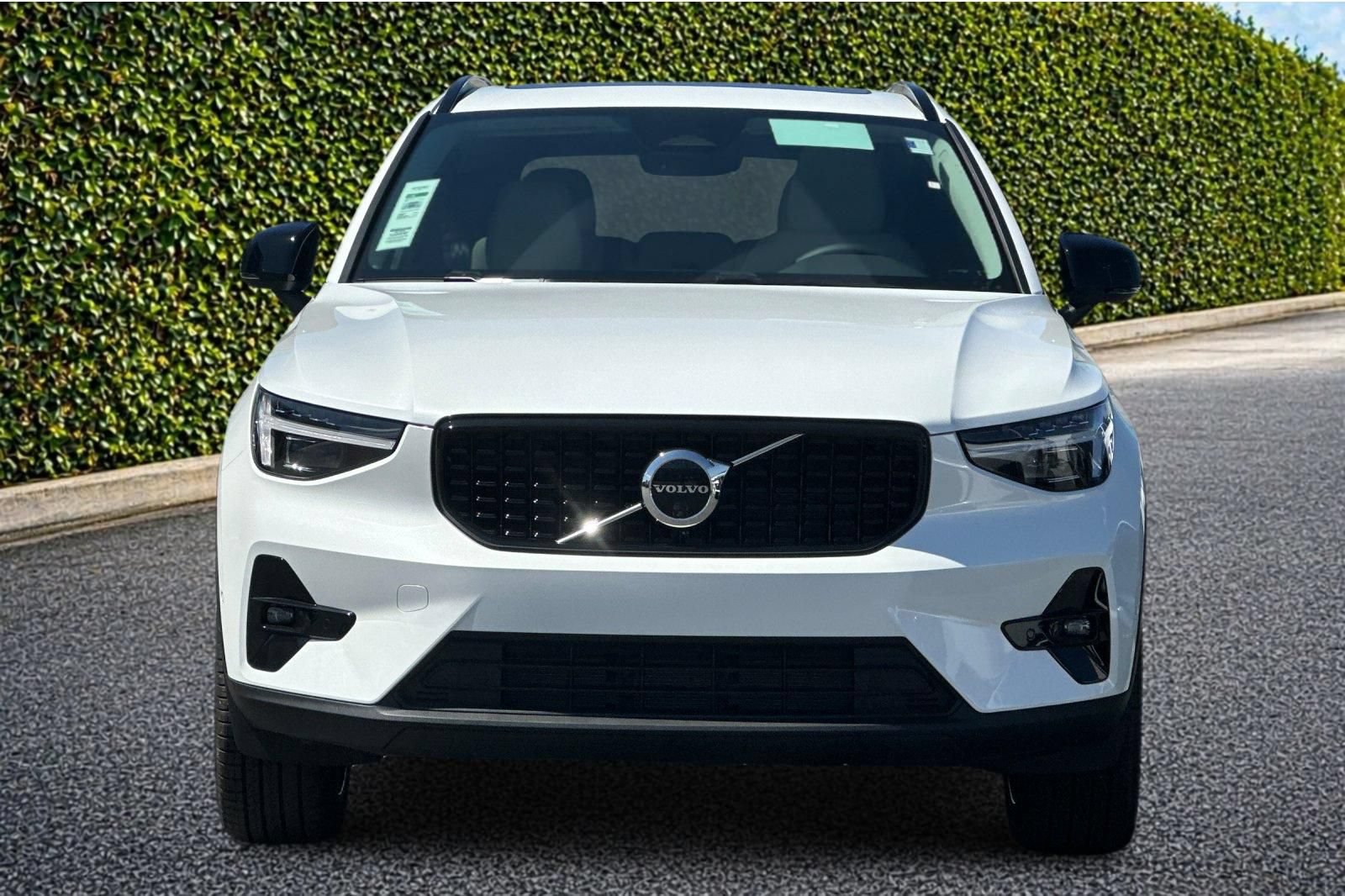 New 2026 Volvo XC40 B4 Plus w/ Climate Package FWD image 9