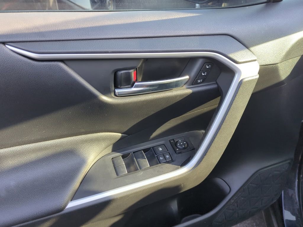 Used 2022 Toyota RAV4 XLE Premium FWD image 9