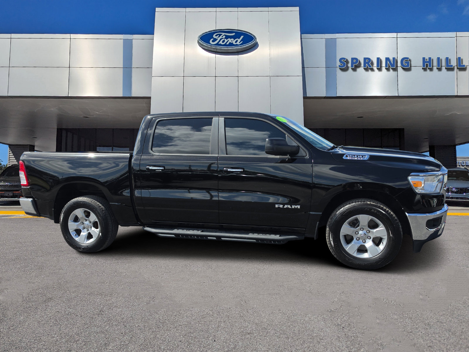 Used 2019 RAM 1500 Big Horn RWD image 1