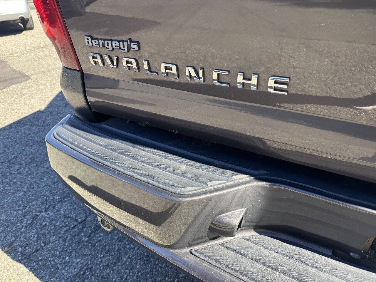 Used 2011 Chevrolet Avalanche LT AWD/4WD image 7