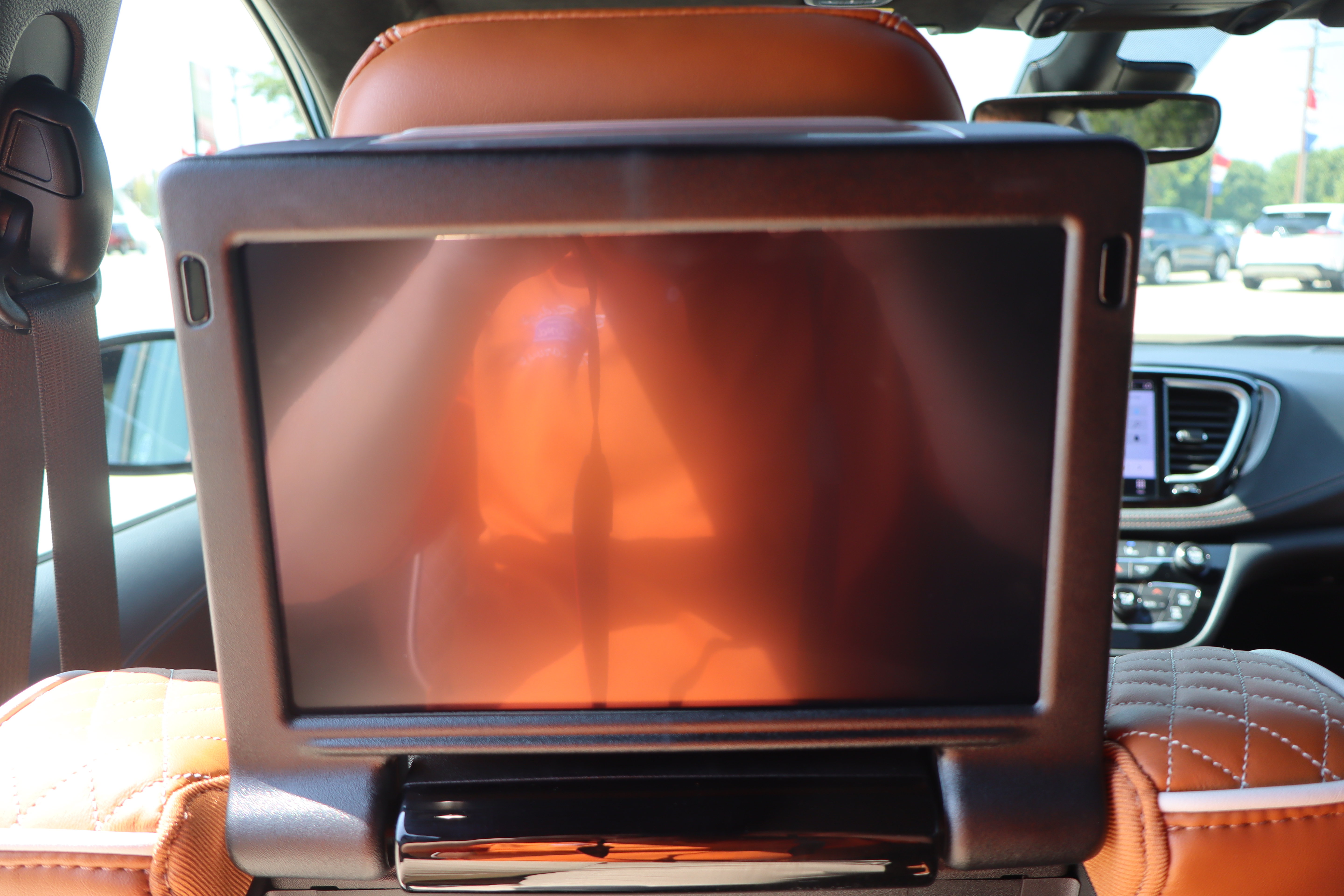 Used 2025 Chrysler Pacifica Pinnacle FWD image 32