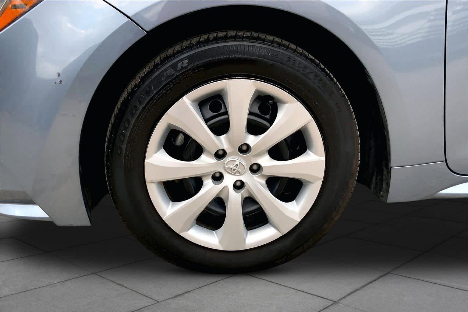 Used 2024 Toyota Corolla LE FWD image 11