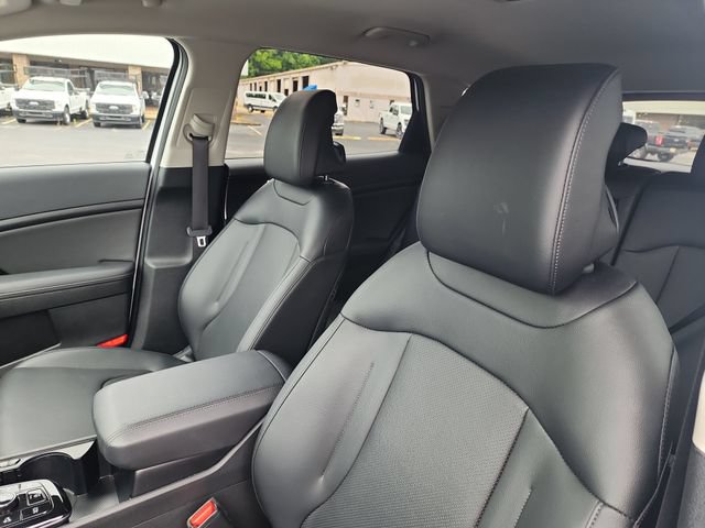 Used 2025 Kia Sportage EX FWD image 11