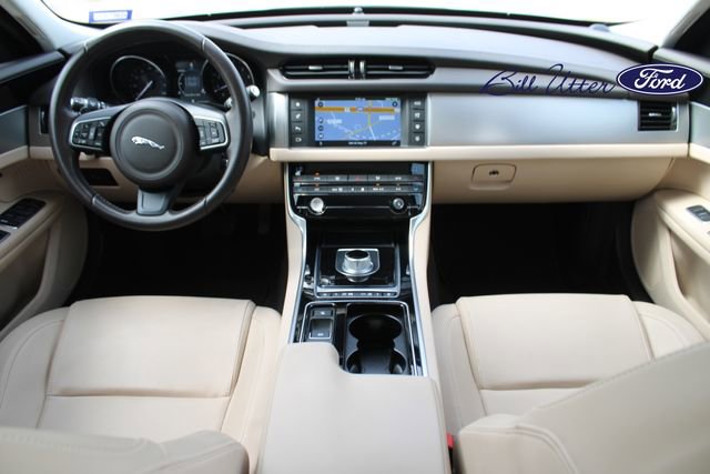 Used 2016 Jaguar XF Premium RWD image 15