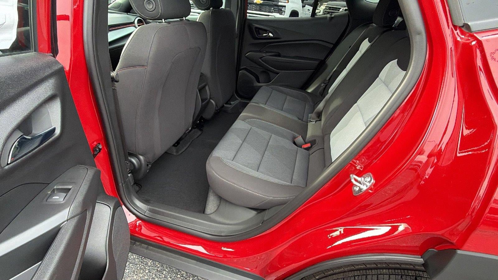 New 2026 Chevrolet Trax RS w/ Sunroof Package FWD image 20