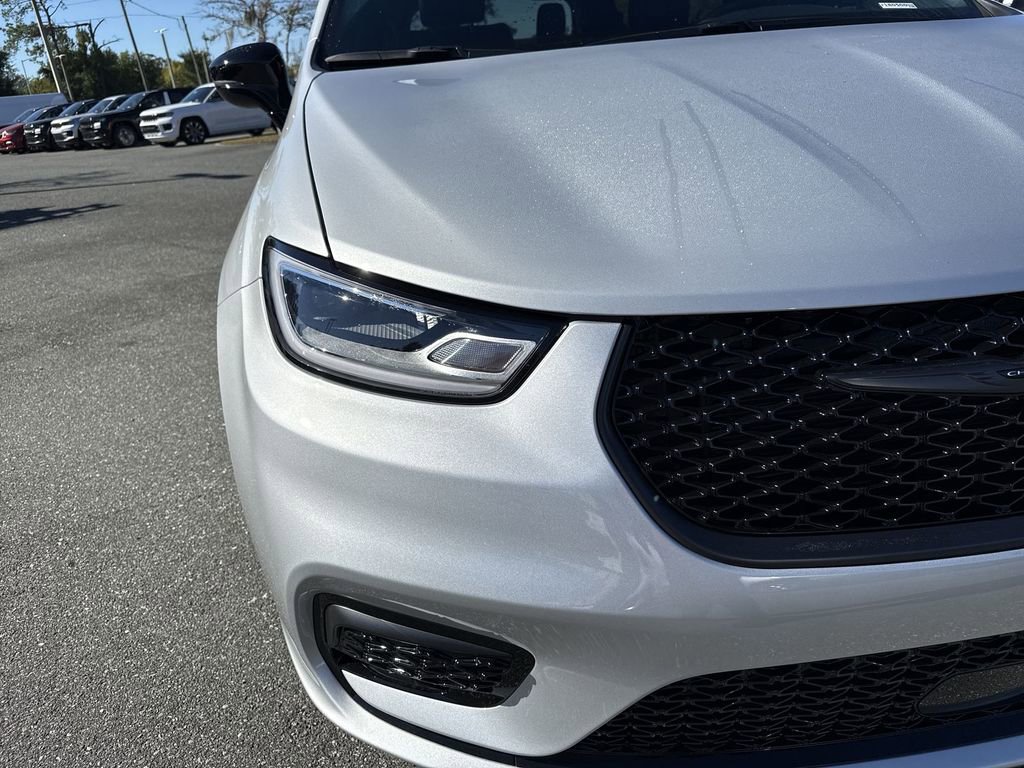 New 2026 Chrysler Pacifica Limited w/ S Appearance Package image 9