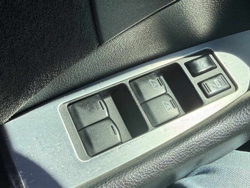 Used 2005 Nissan Murano SL FWD image 16