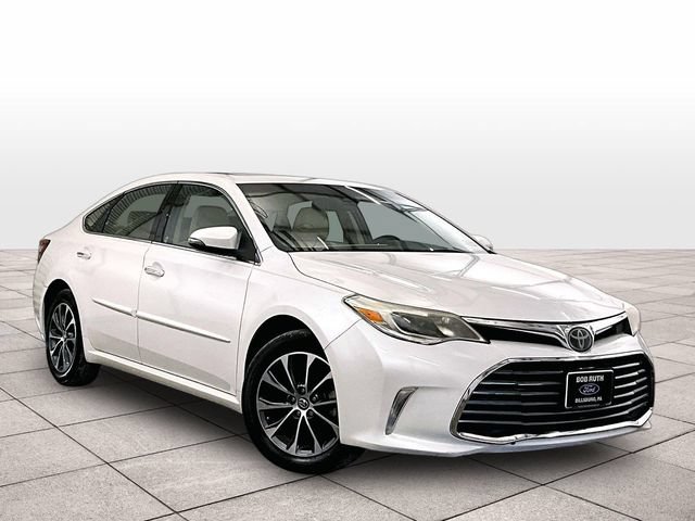 Used 2017 Toyota Avalon XLE Premium w/ All Weather Liner Package FWD image 2