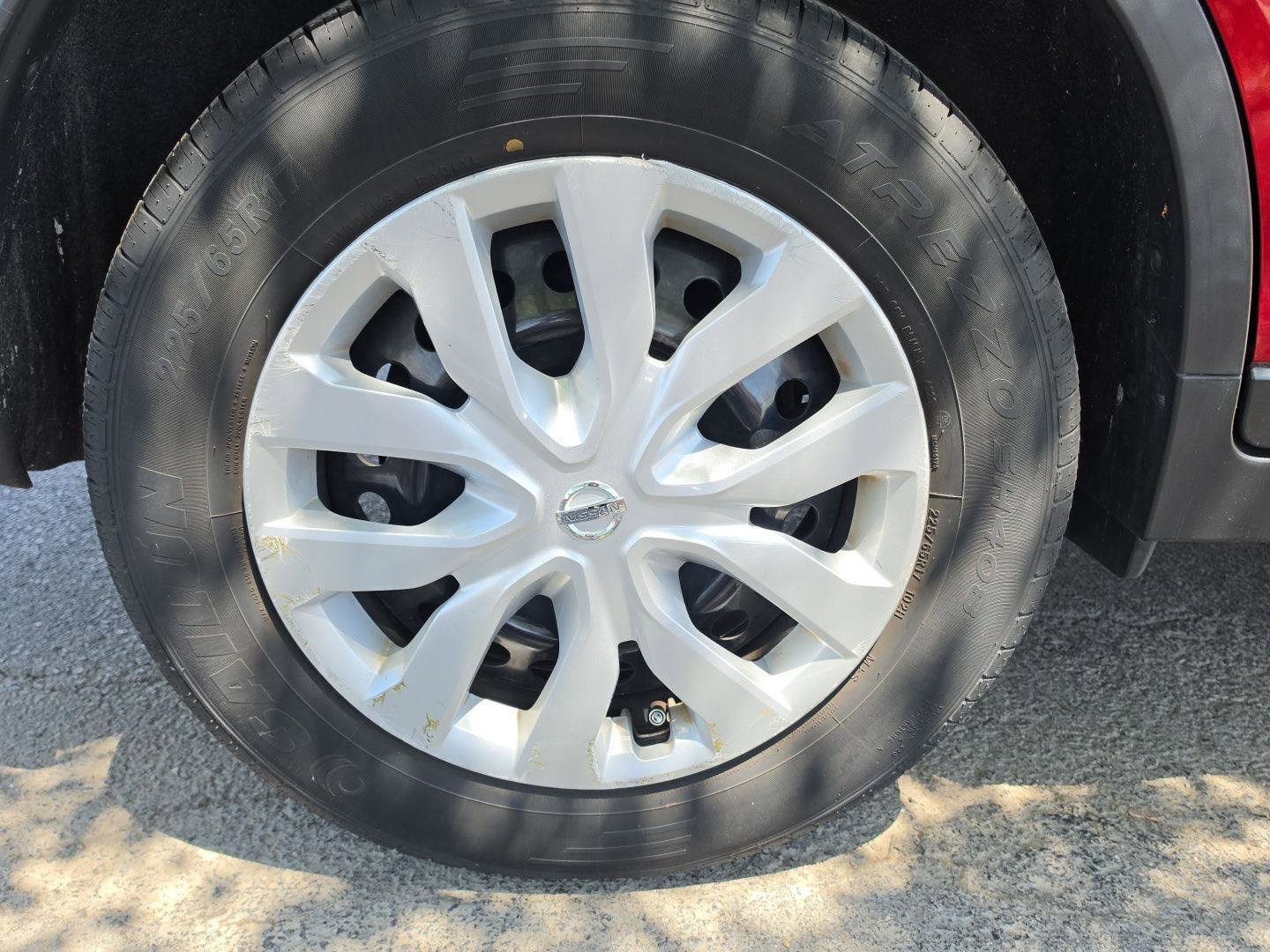 Used 2017 Nissan Rogue S AWD/4WD image 13
