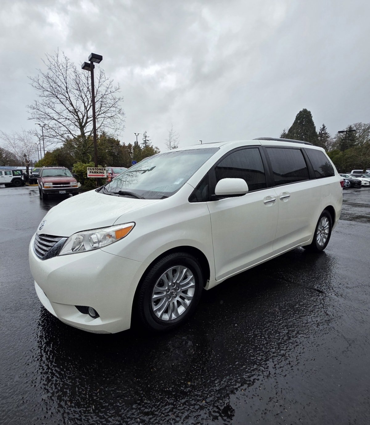 Used 2015 Toyota Sienna XLE w/ XLE Navigation Package