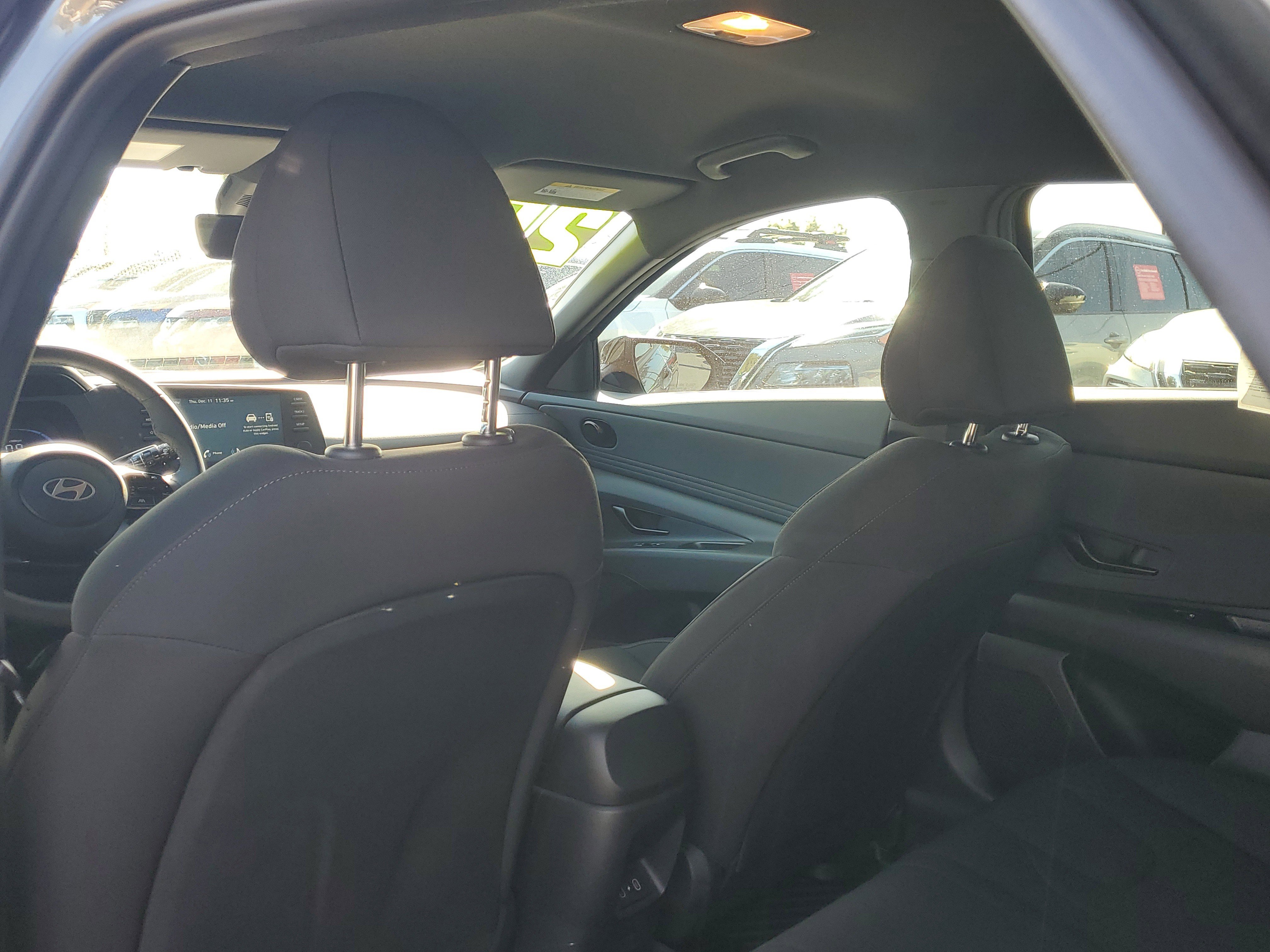 Used 2025 Hyundai Elantra Sport image 12