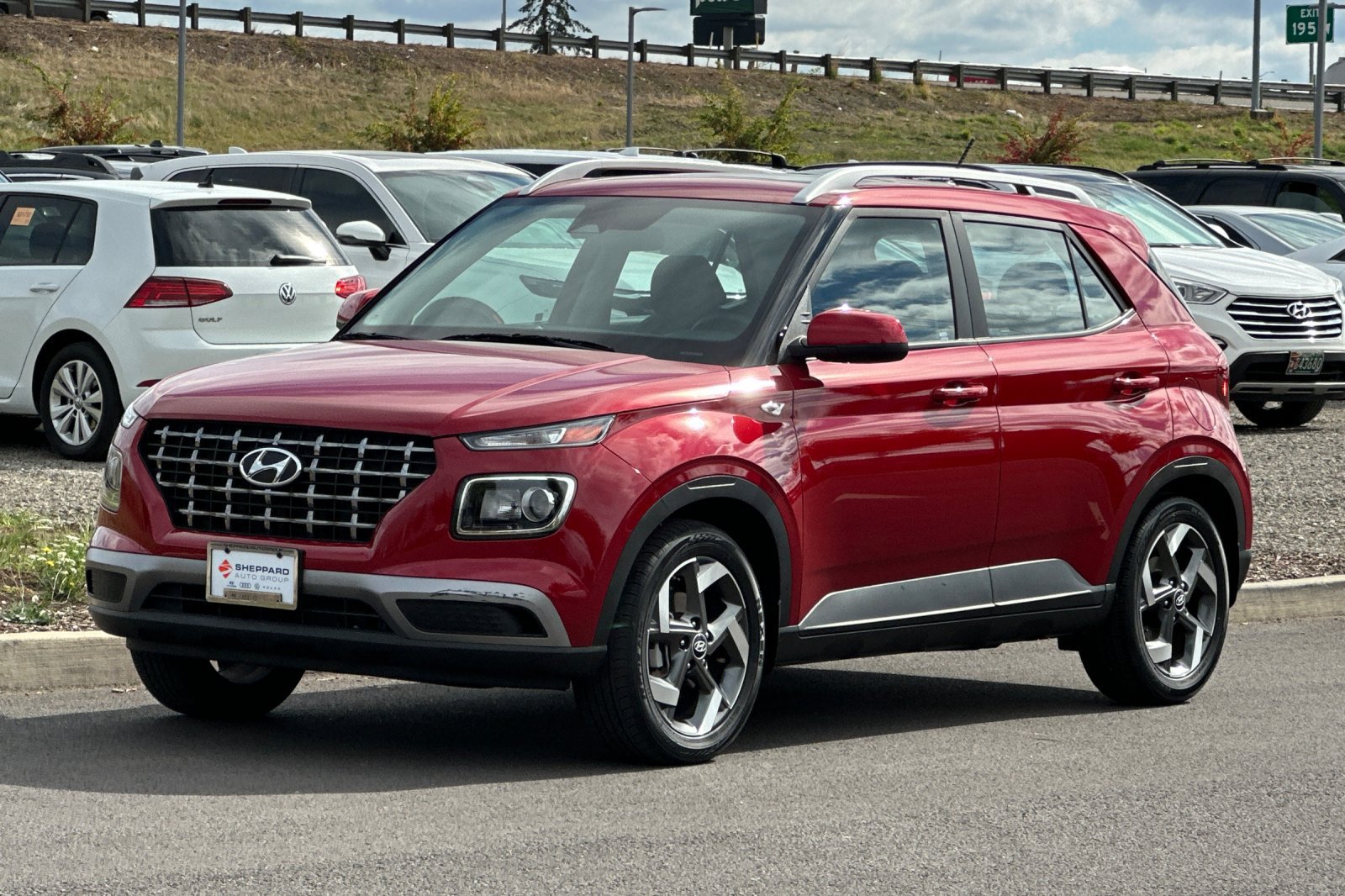Used 2023 Hyundai Venue SEL FWD image 7
